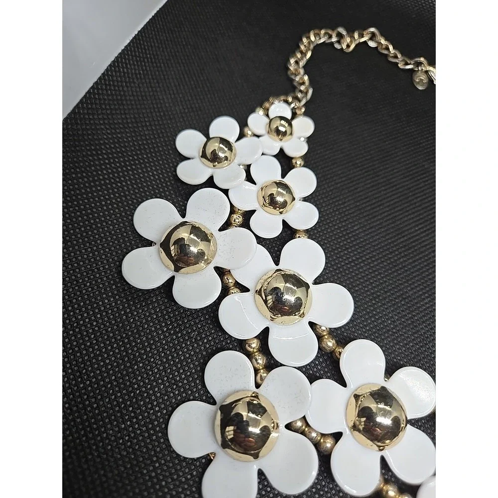 Lot Of 7 Vtg Charming Charlie And Others‎ white elegant necklaces & 1 bracelet